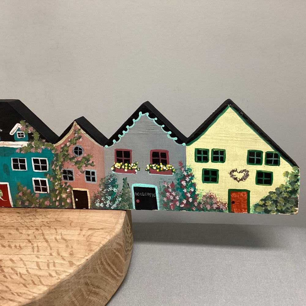 🔵 Beautiful Hand Painted Row of Homes & Church - Solid Wood - Very Unique Decor - Picture 5 of 15